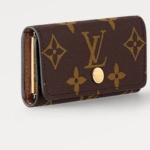 Louis Vuitton key pouch( missing one key hook)